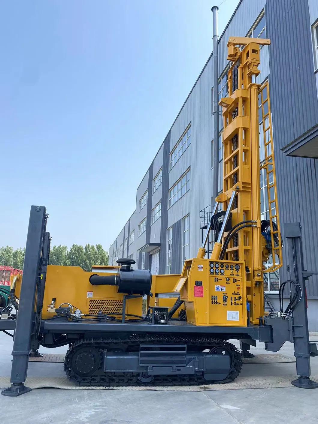 132kw Engine Rotary Drilling Rig 600m Depth Crawler Mounted Water Well Drilling Rig for Sale 1